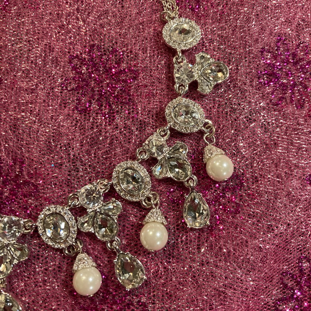 Vintage Crystals & Pearls Necklace - Picture 5 of 8